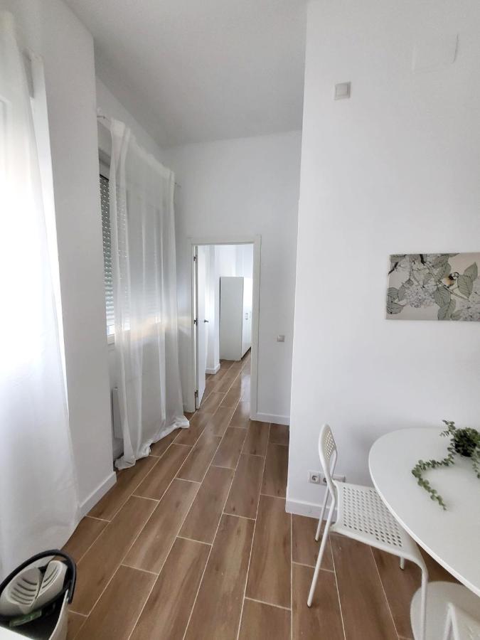 Apartamento Bonito Piso A 300 M De Metro Garcia Noblejas Madrid Exterior foto